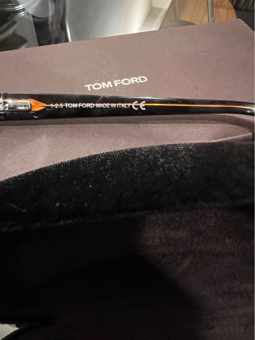 トムフォードレンズカラー薄め人気