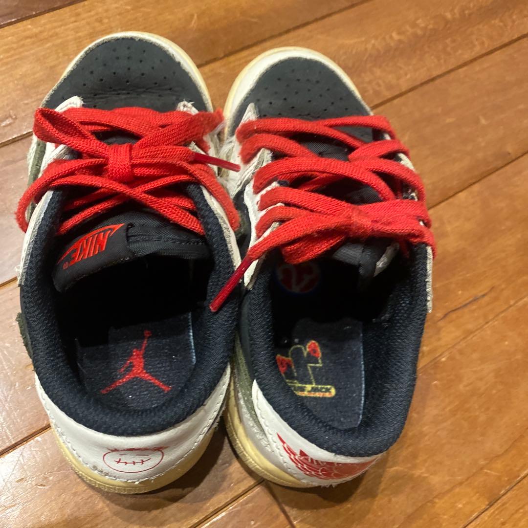 Travis Nike Air Jordan キッズシューズ 黒/赤