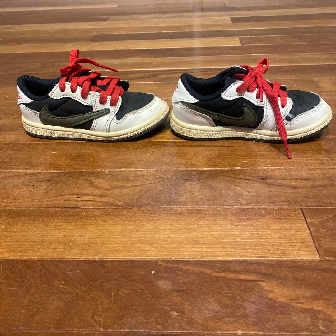 Travis Nike Air Jordan キッズシューズ 黒/赤
