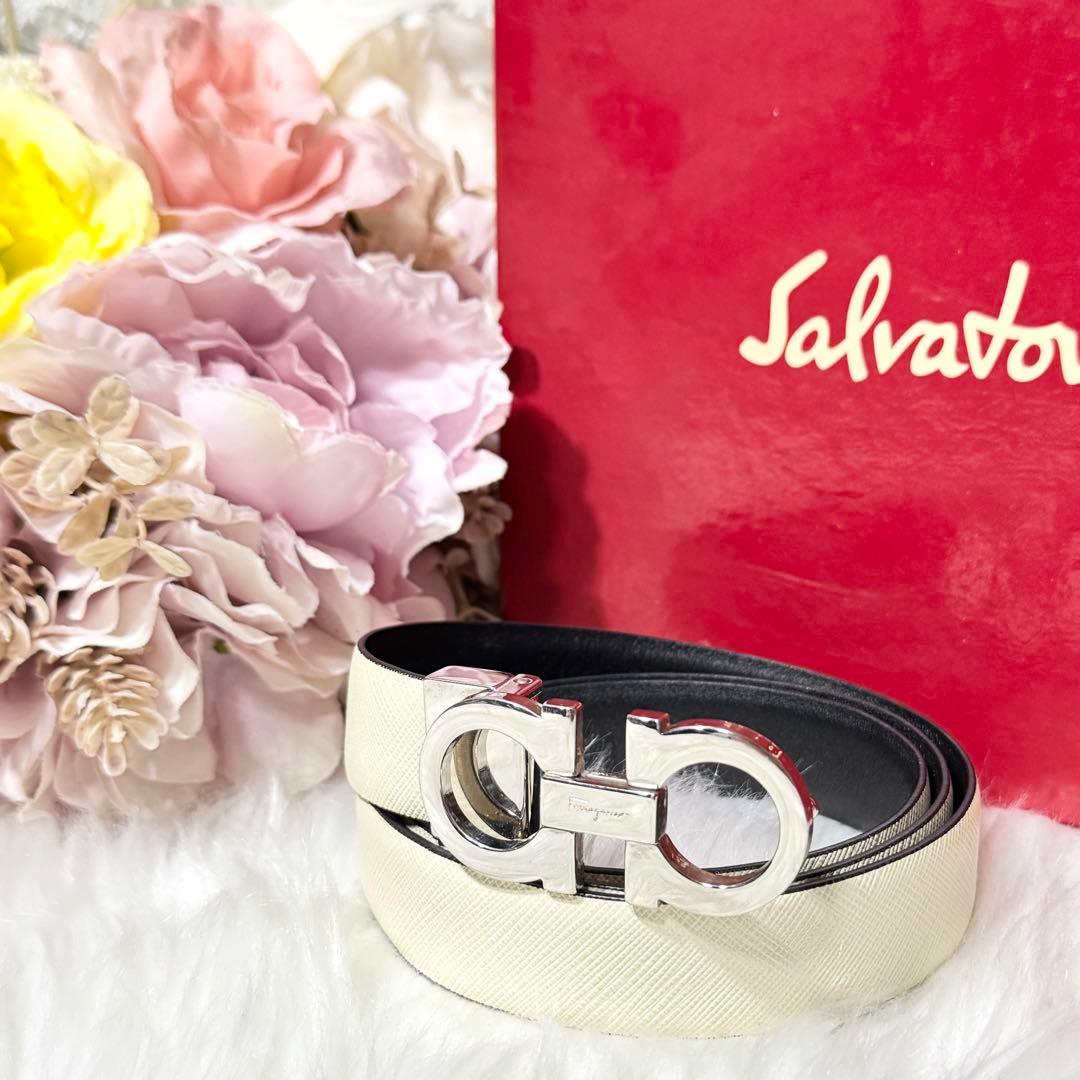 サルヴァトーレフェラガモ ダブルガンチーニ バックル レザー細ベルト アイボリー