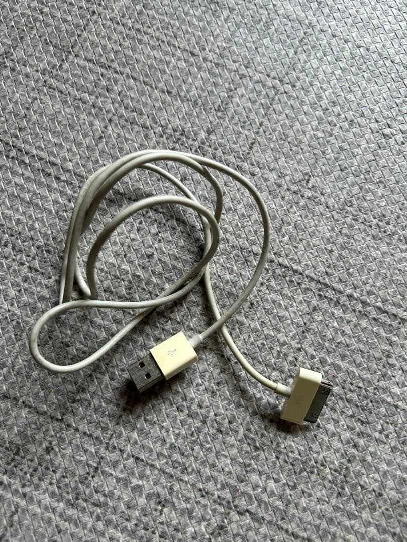 iPad 本体　64GB シルバー　中古　wi-fiモデル