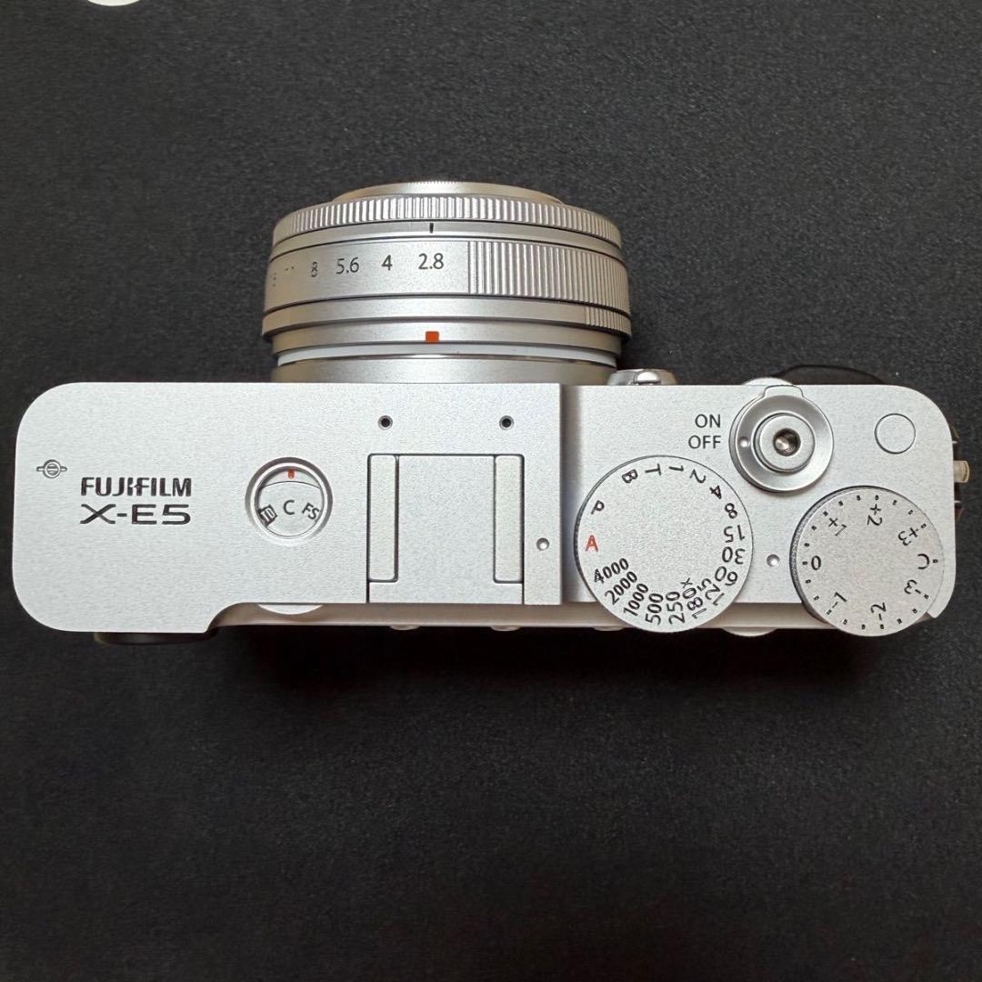 FUJIFILM X-E5 シルバー ボディのみ 27年8月まで保証付き