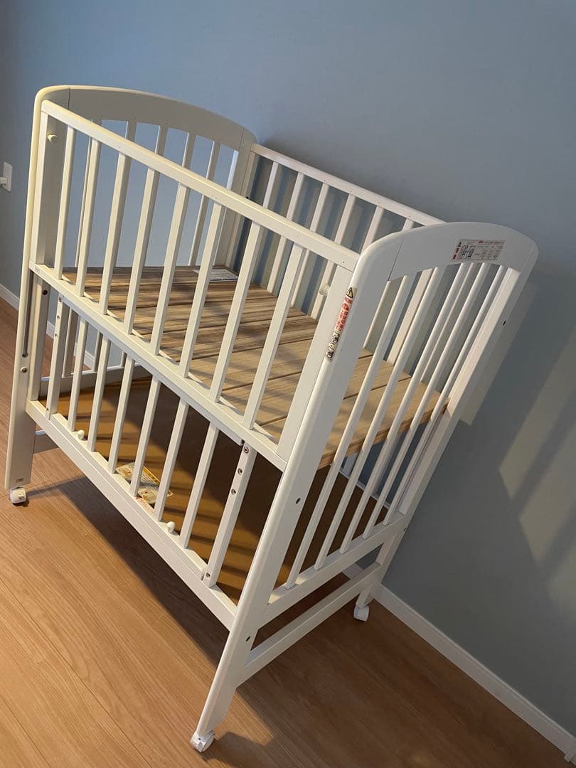 福岡市内引取り希望☆木製ベビーベッド ホワイト キャスター付き　アーチ