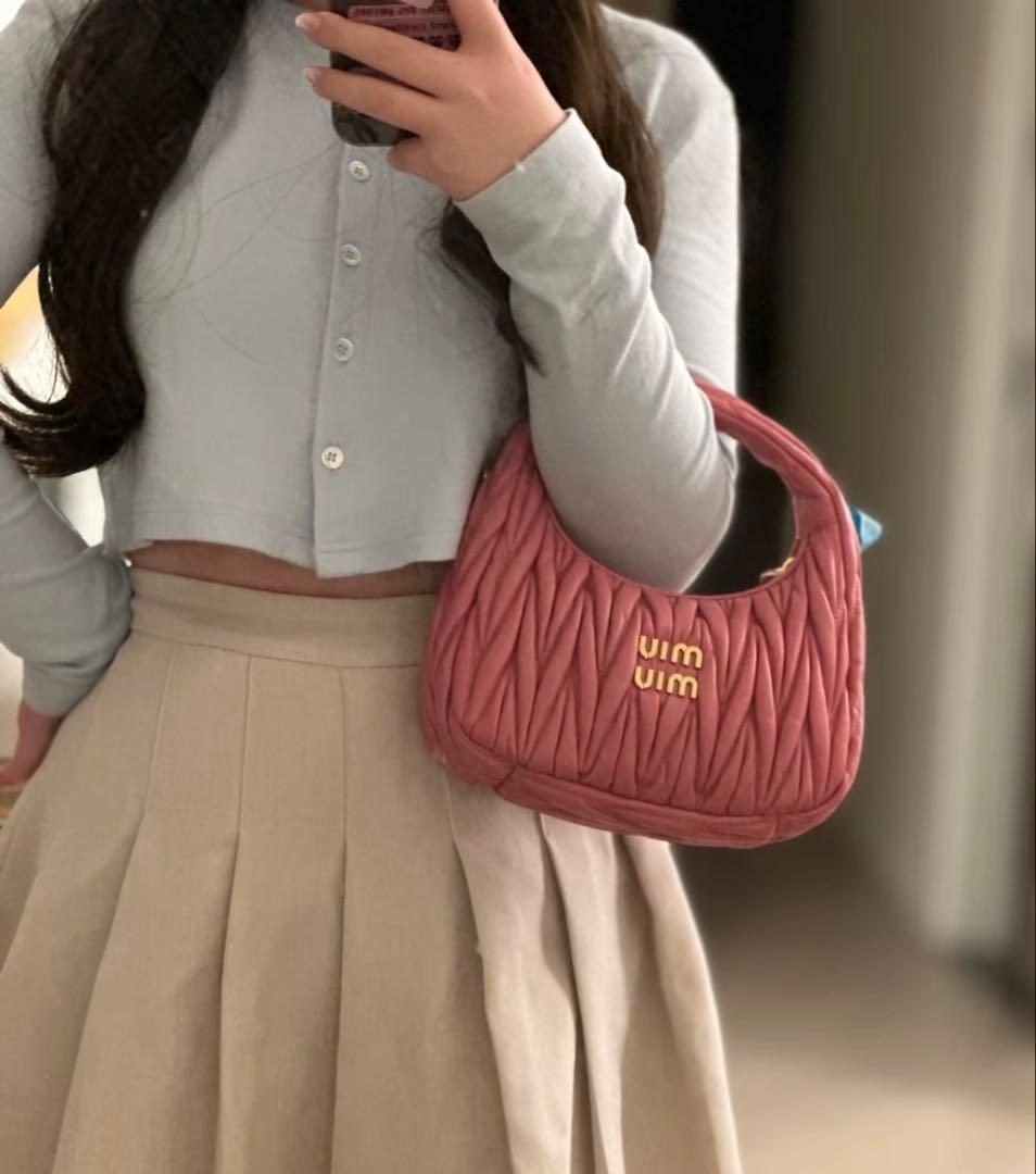 miu miu ピンク ショルダーバッグ