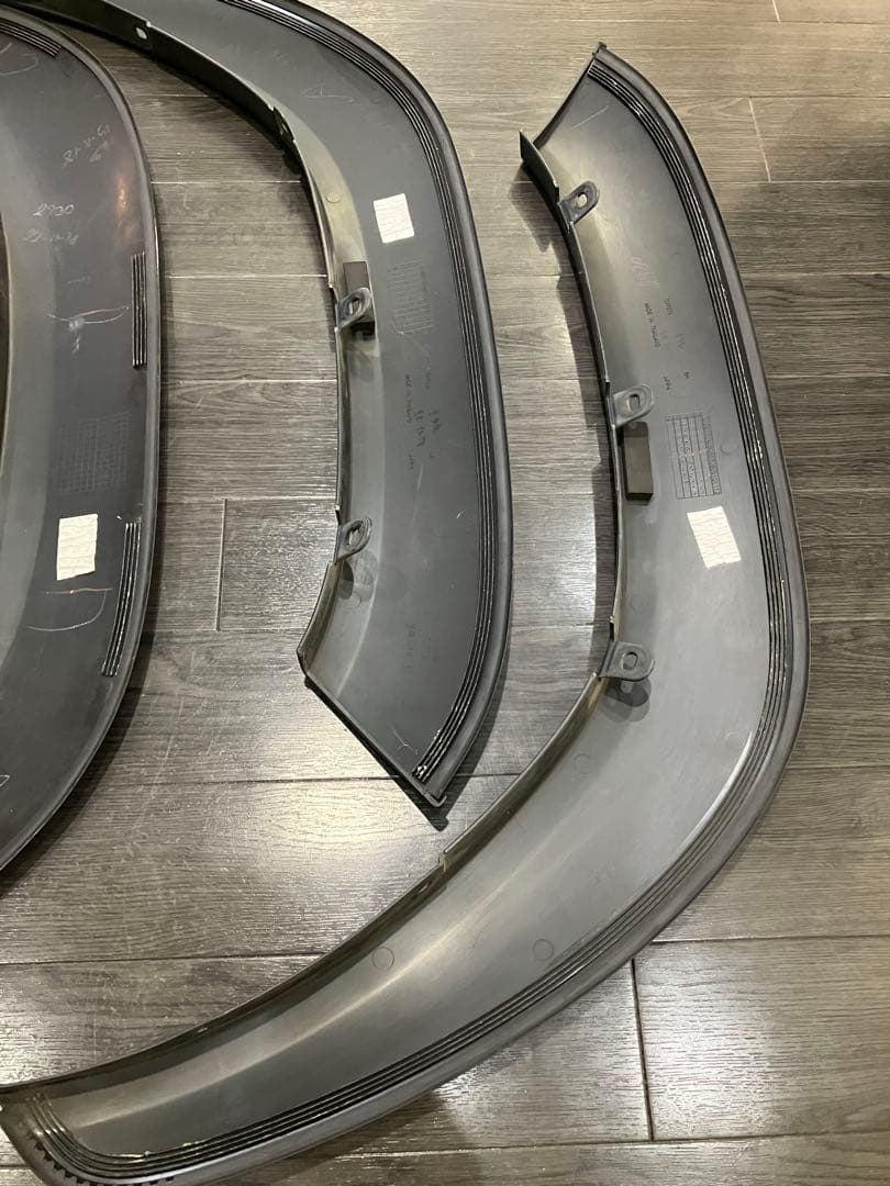 ハイラックス GUN125ブラックラリー純正オーバーフェンダー