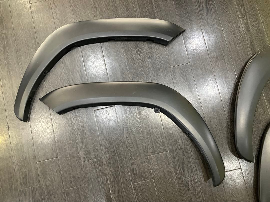 ハイラックス GUN125ブラックラリー純正オーバーフェンダー