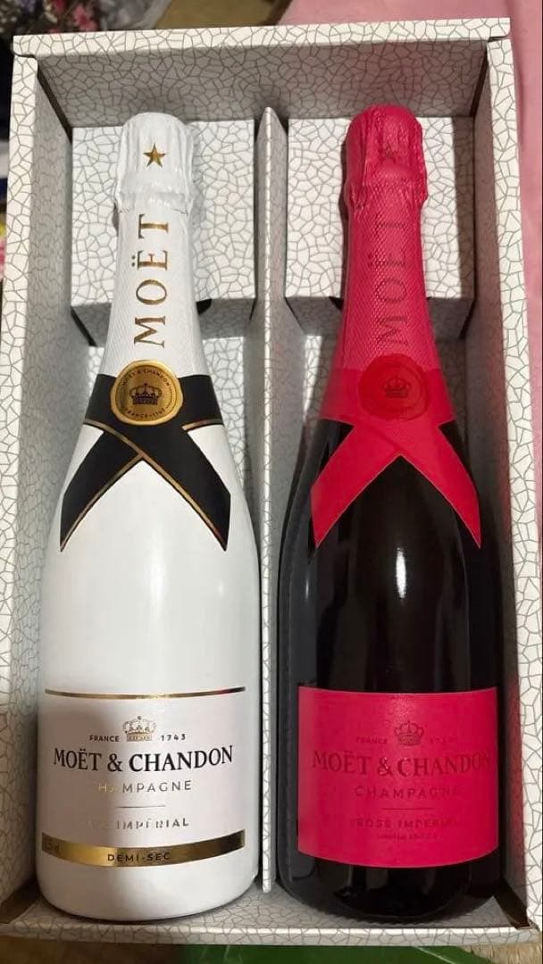 み*ん様 【限定版】MOËT & CHANDON シャンパン紅白セット リミテッ