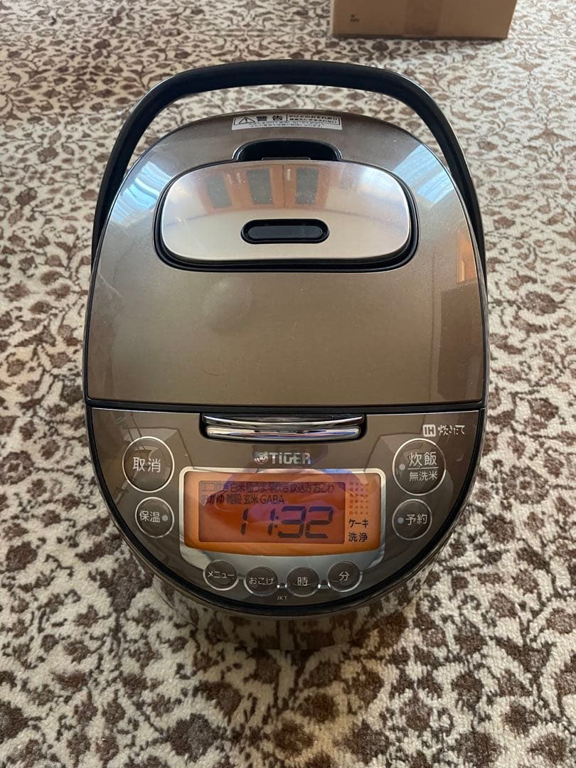マ*ん様 TIGER IH炊飯器 炊きたて JKT-B3 ブラウン 5.5合炊き