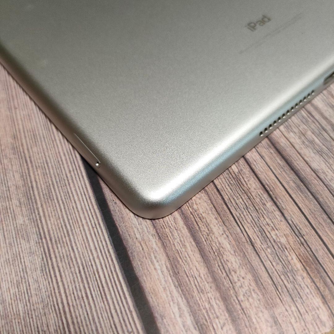 Apple iPad 第6世代 32GB SIMフリー シルバー