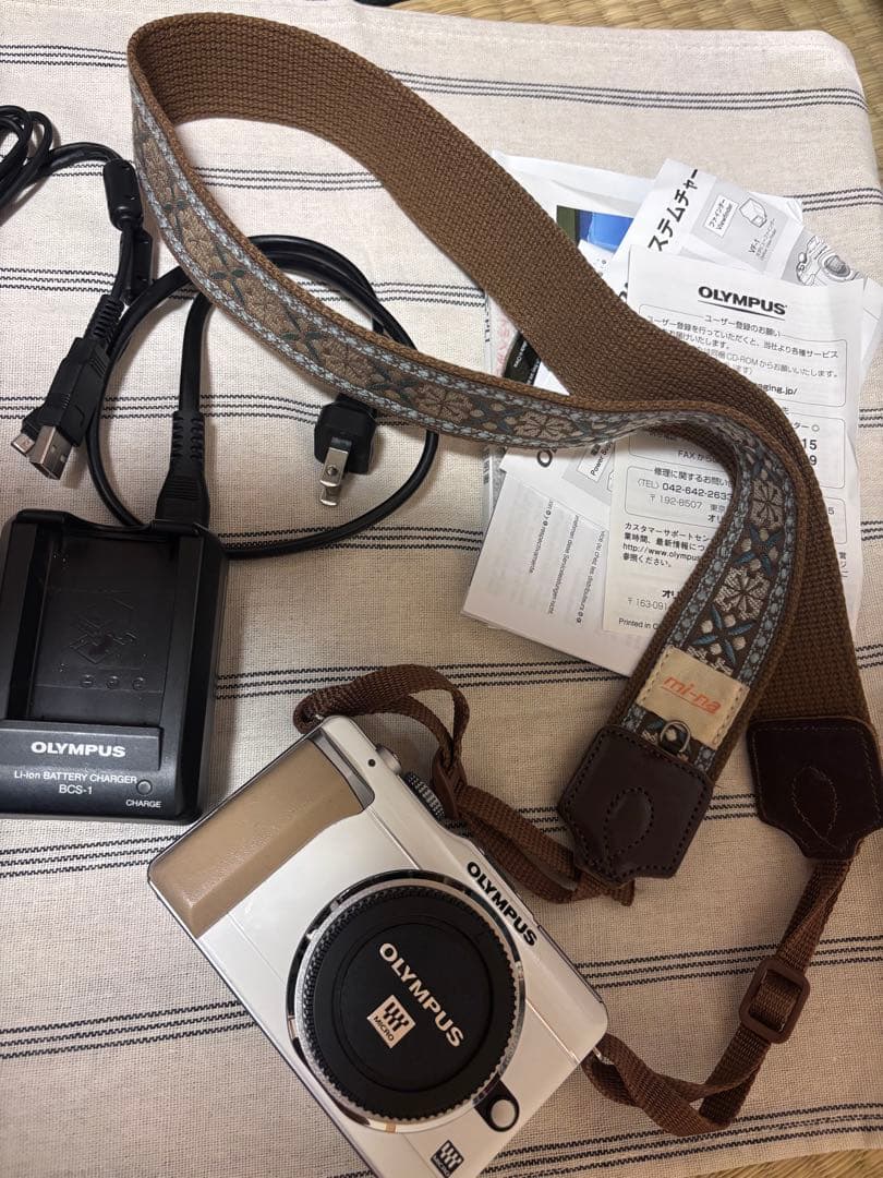 OLYMPUS pen-epl1ミラーレス一眼カメラ 本体