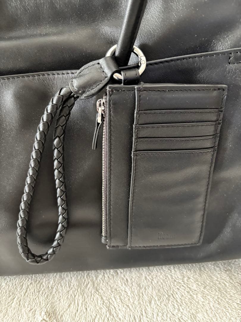 Hoaw. ブラックレザー　フラップボストンバッグ カードケース付き