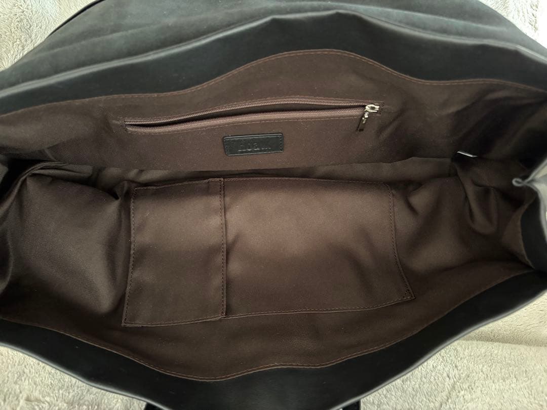 Hoaw. ブラックレザー　フラップボストンバッグ カードケース付き