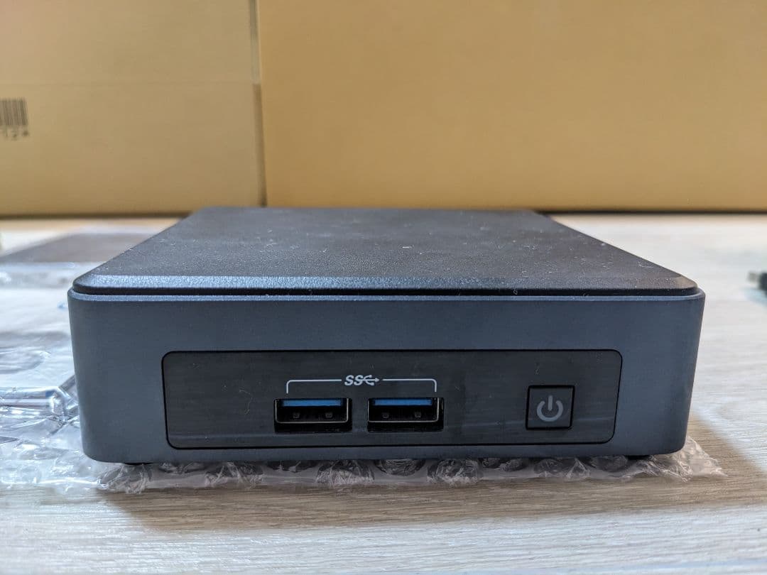 Intel NUC ミニPC Core i7-8650U/32GB/1TB