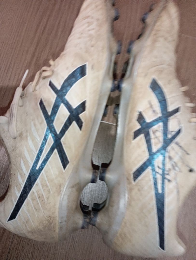 尾崎優成選手直筆サイン入りスパイク本人実使用後に譲り受けたもの 早い者勝ち