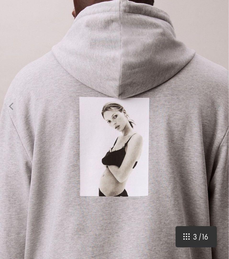 カルバンクライン グレー フォトプリント フード付きパーカー　ロウン着用