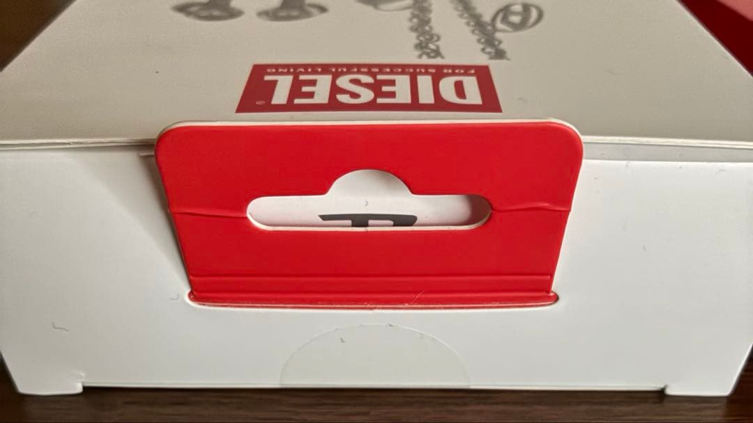 新品未開封 完売品 DIESEL シルバー有線イヤホン