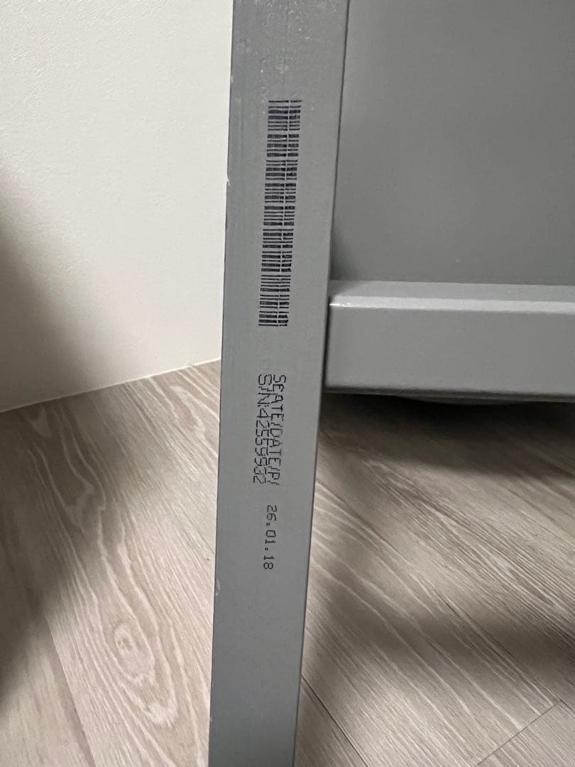 STOKKEトリップトラップ⭐︎ストームグレーのハイチェア 調整可能な足置き付き