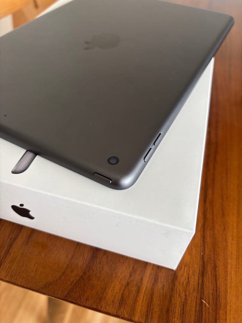 Apple iPad 第7世代　スペースグレイ　本体 箱 付属品未使用　極美品