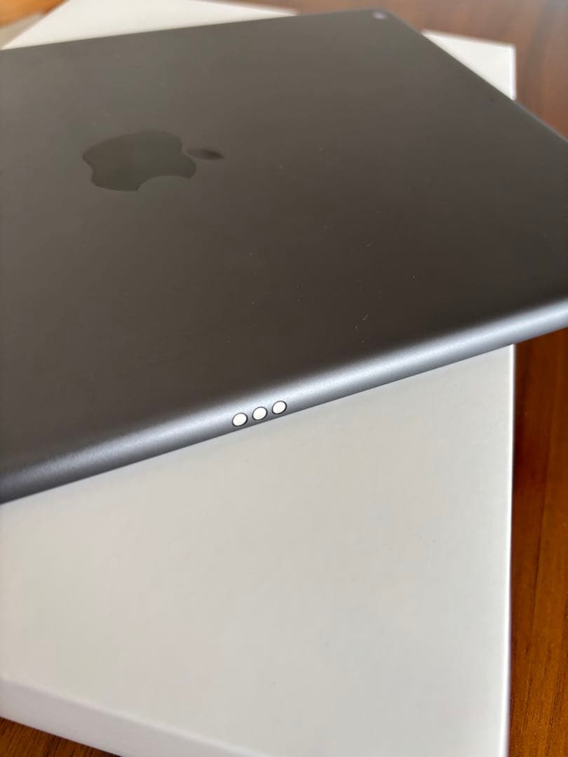 Apple iPad 第7世代　スペースグレイ　本体 箱 付属品未使用　極美品