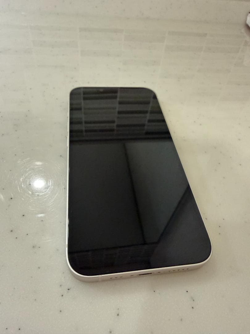 美品 SIMフリー Apple iPhone14 256GB スターライト