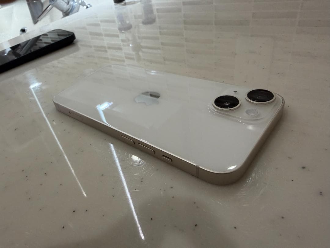 美品 SIMフリー Apple iPhone14 256GB スターライト