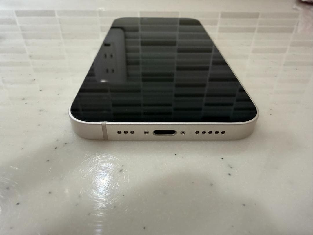 美品 SIMフリー Apple iPhone14 256GB スターライト