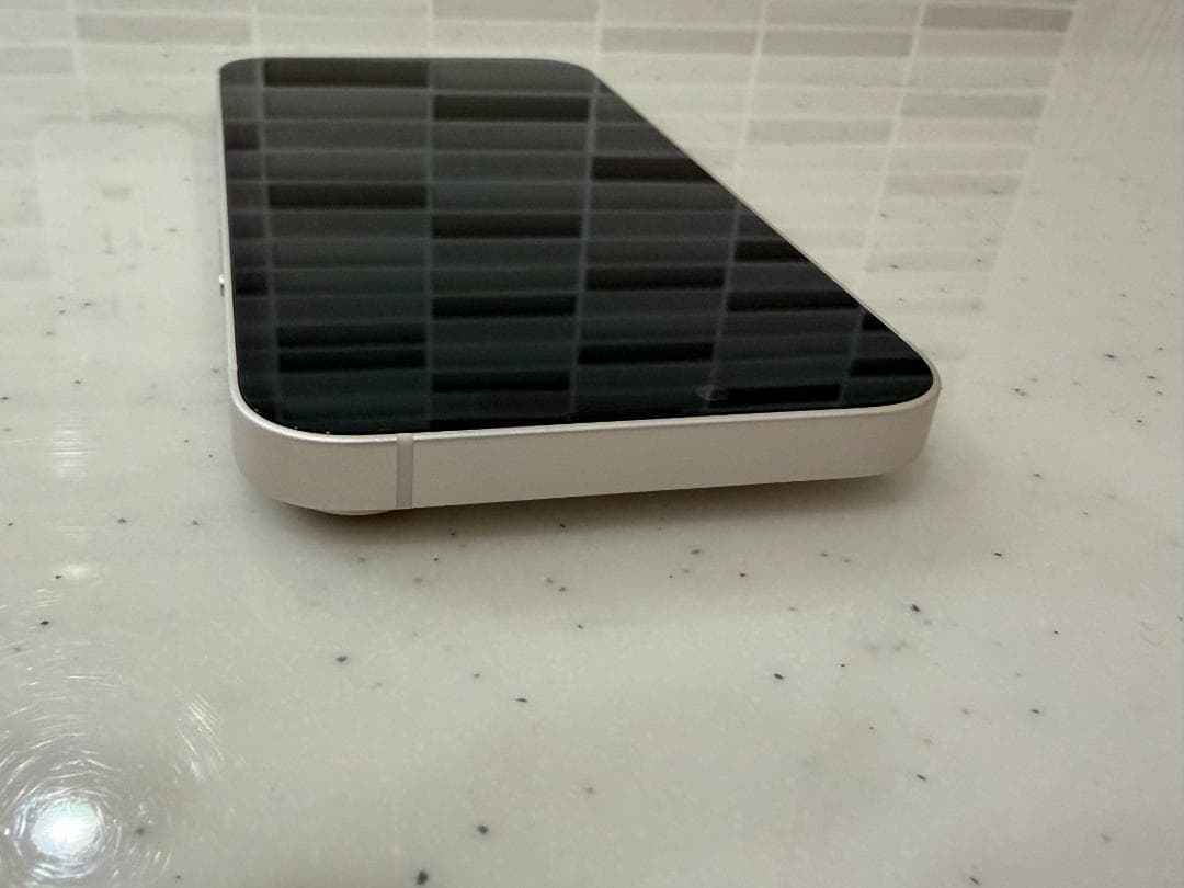 美品 SIMフリー Apple iPhone14 256GB スターライト