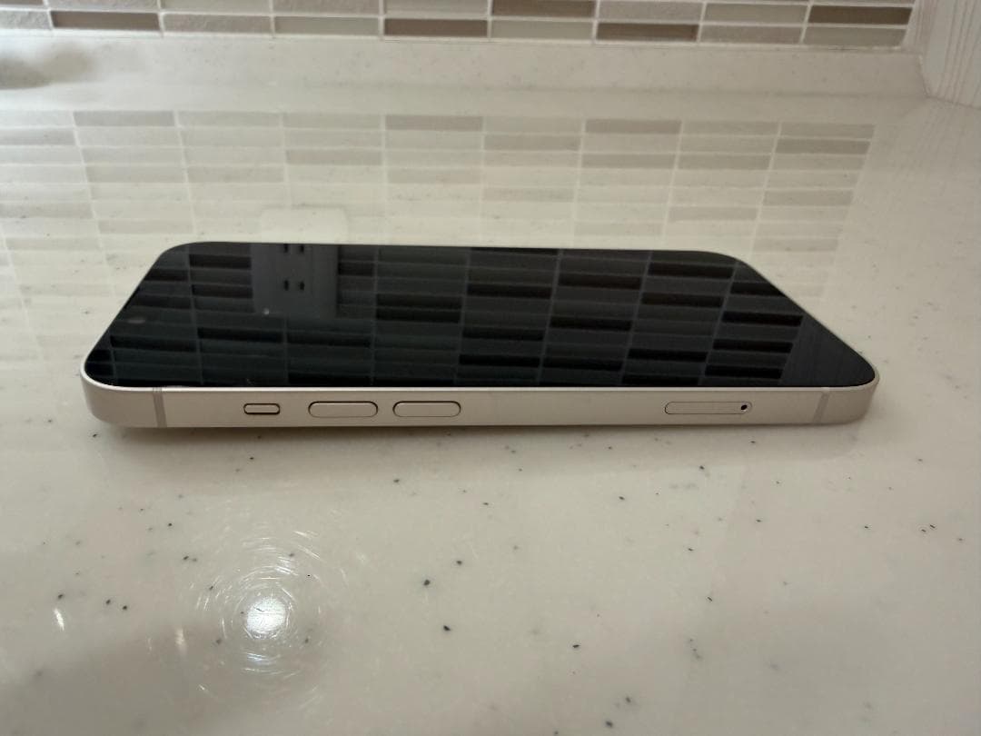 美品 SIMフリー Apple iPhone14 256GB スターライト