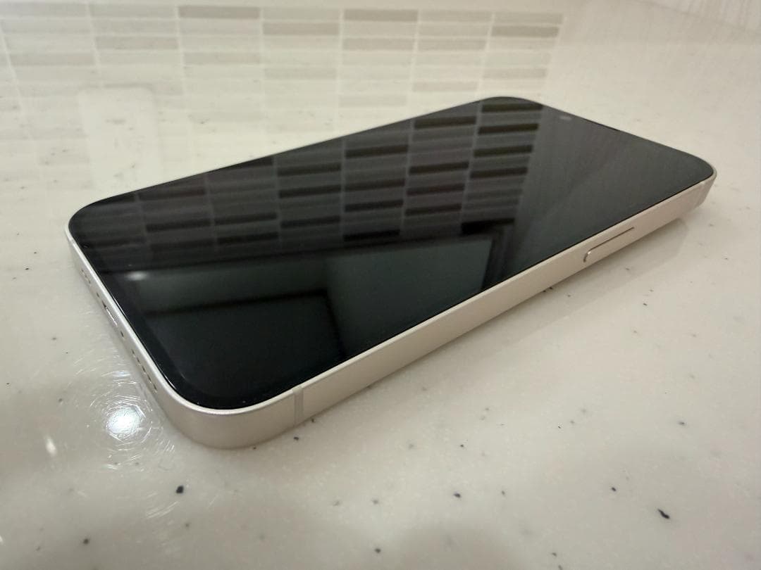 美品 SIMフリー Apple iPhone14 256GB スターライト