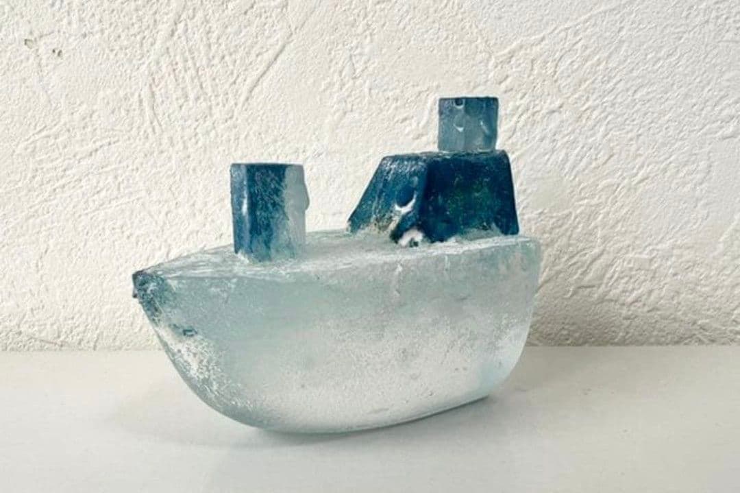 安達知江　ガラスオブジェ　海の記憶　船