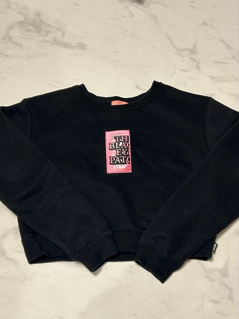 Black Eye Patch トレーナー 短丈