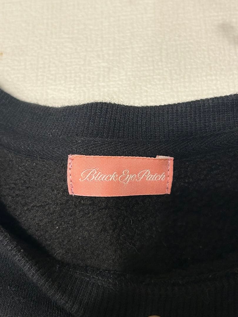 Black Eye Patch トレーナー 短丈