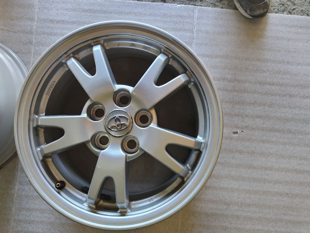 送料込！ZVW30 30プリウス純正 15インチアルミホイール ２本セット②