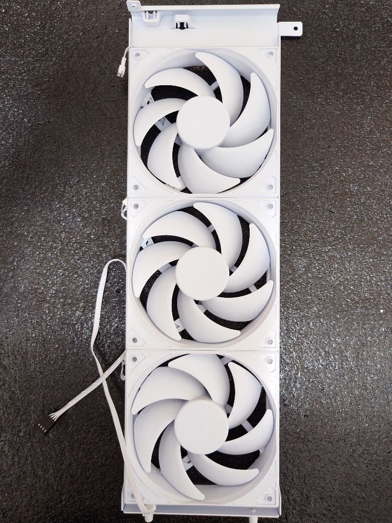 LIAN LI SUP01 ホワイト PCケース