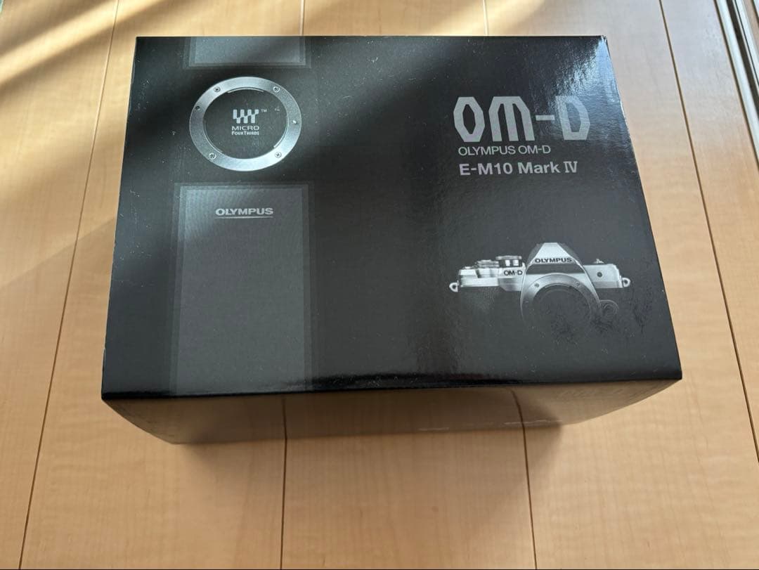 OLYMPUS E-M10 Mark IV ダブルレンズキット　カメラ　一眼