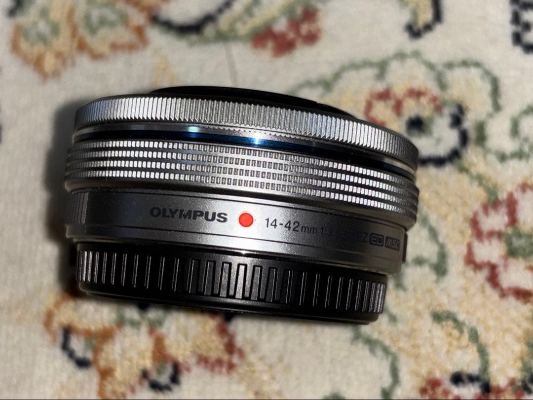 OLYMPUS E-M10 Mark IV ダブルレンズキット　カメラ　一眼