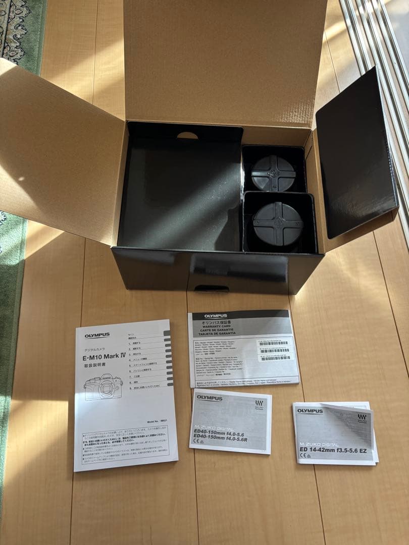 OLYMPUS E-M10 Mark IV ダブルレンズキット　カメラ　一眼