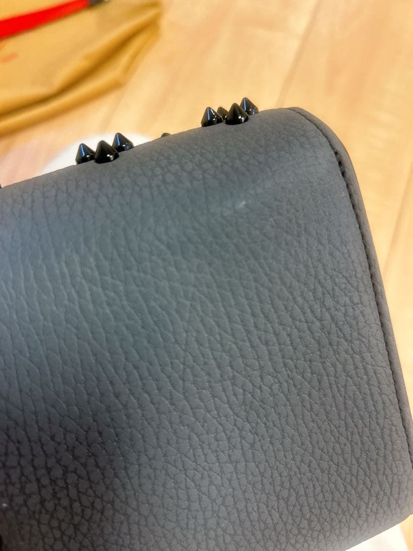 グレー レザー スタッズ クラッチバッグ