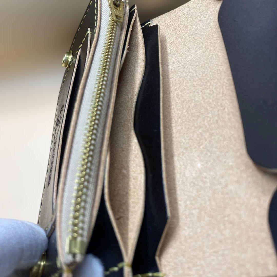 【無骨×上質】3層 丘染めブラック／ミドルトラッカーウォレット 折らずにお札収納