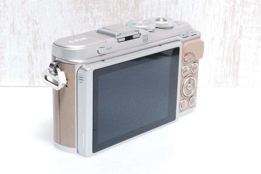 ❤️軽量ボティ❤️純正本体カバー付❤️取説付属❤️ OLYMPUS E-PL10