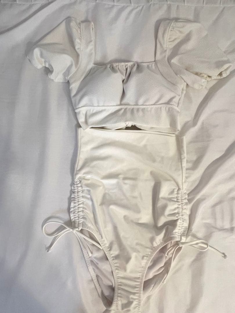 ビキニ 水着 白 バックリボンパフスリーブワンピ見えビキニ