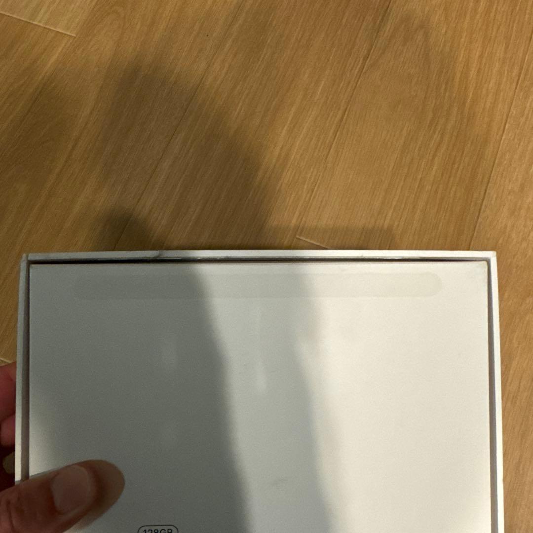 iPad (A16) Wi-Fi 128GB シルバー 本体　未使用