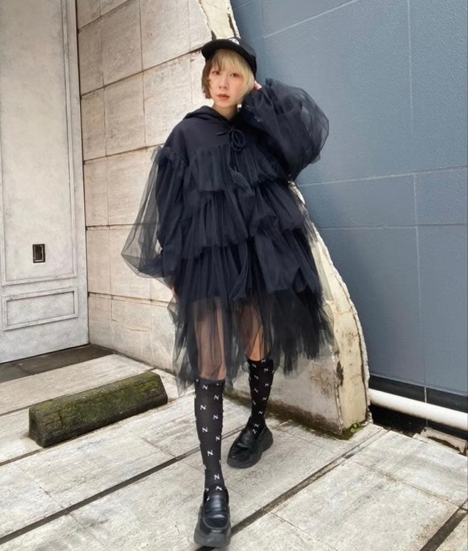 トップス VIVIANO / Tiered Tulle Trimmed Hoodie