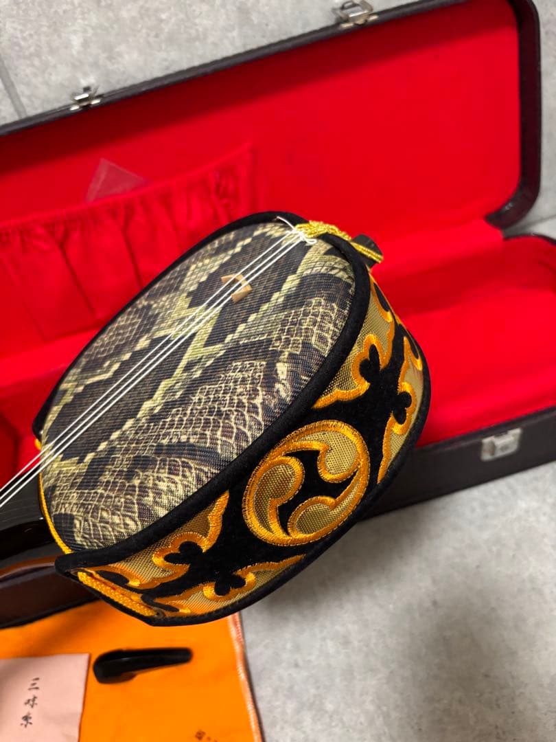 m*様 最終値下げ　希少　沖縄三線　ハードケース付き　弦楽器