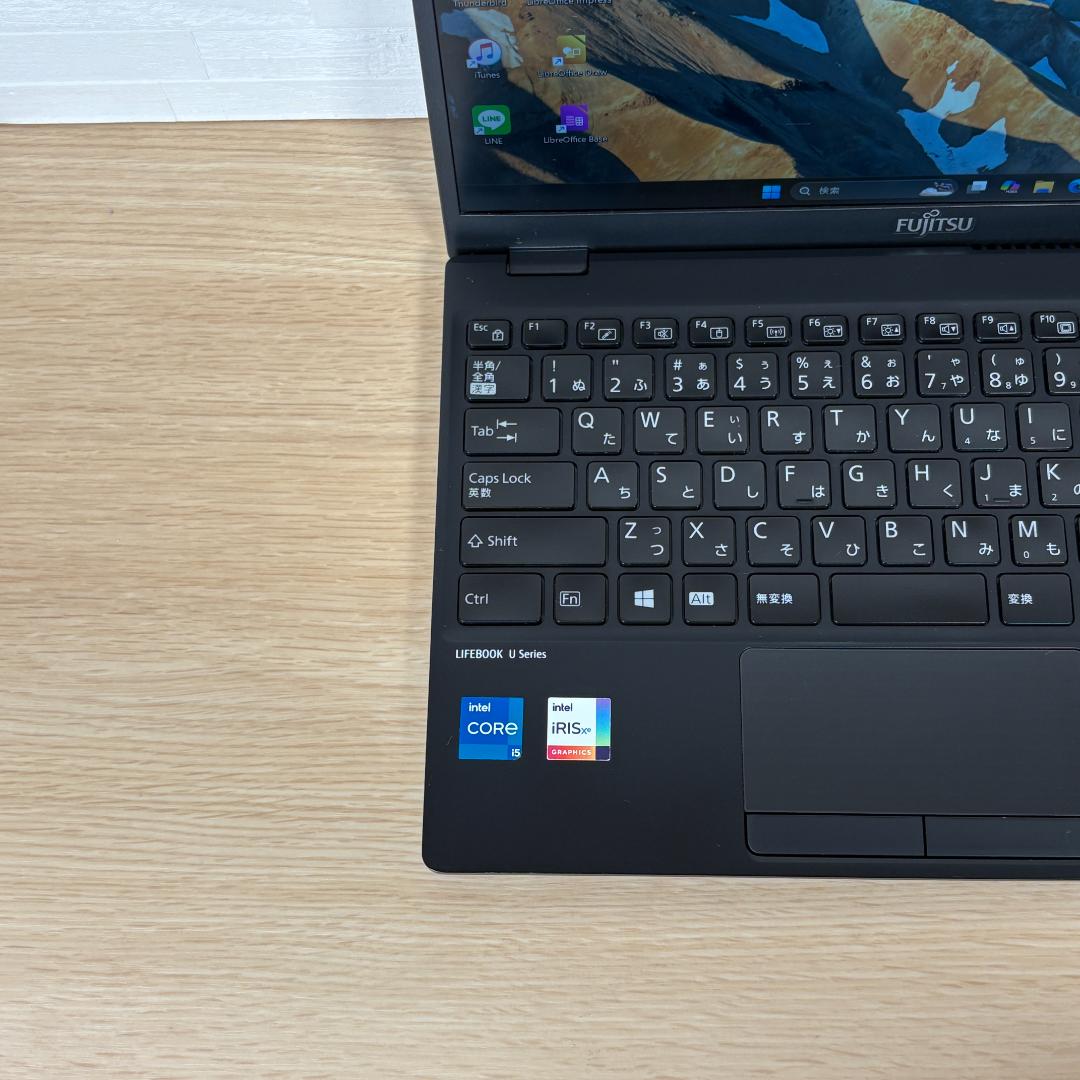 富士通　11世代i5　高年式　美品　ノートパソコン　Windows11　03