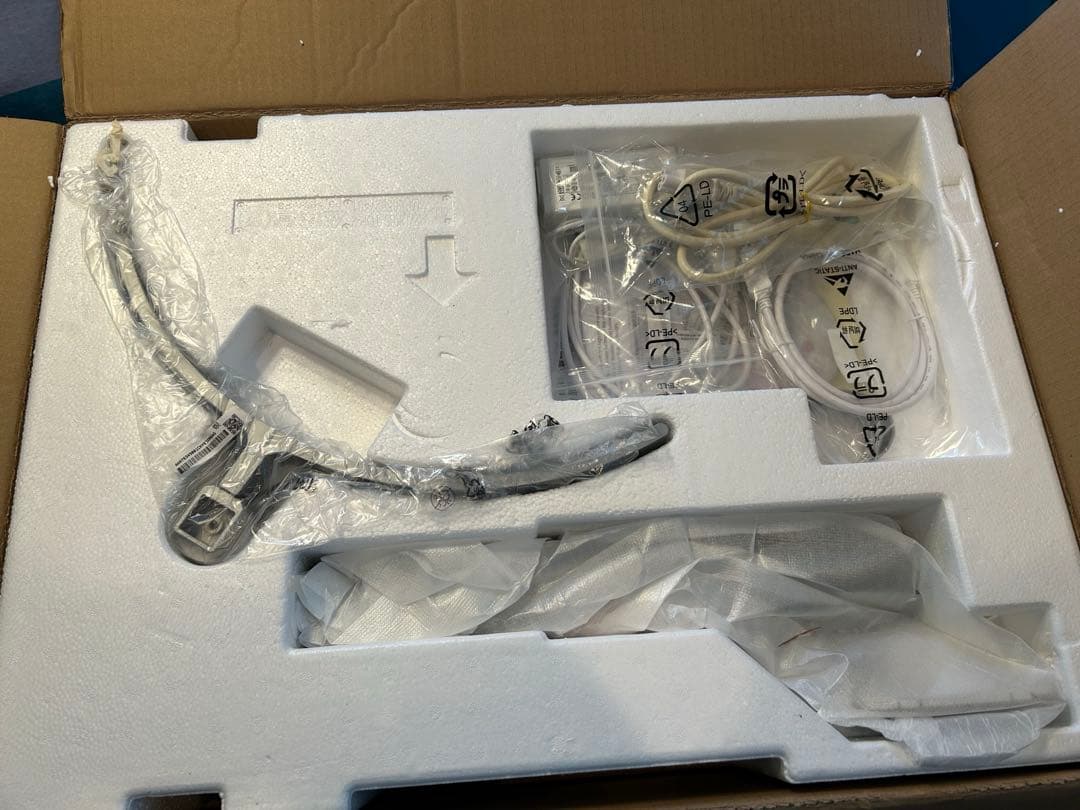 LG 27UL650-W 4K UHD モニター 本体