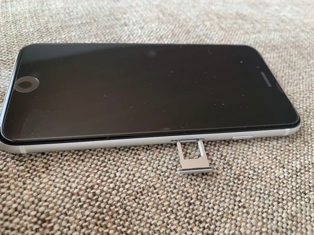 Apple iPhone SE (第2世代) 64GB ホワイト