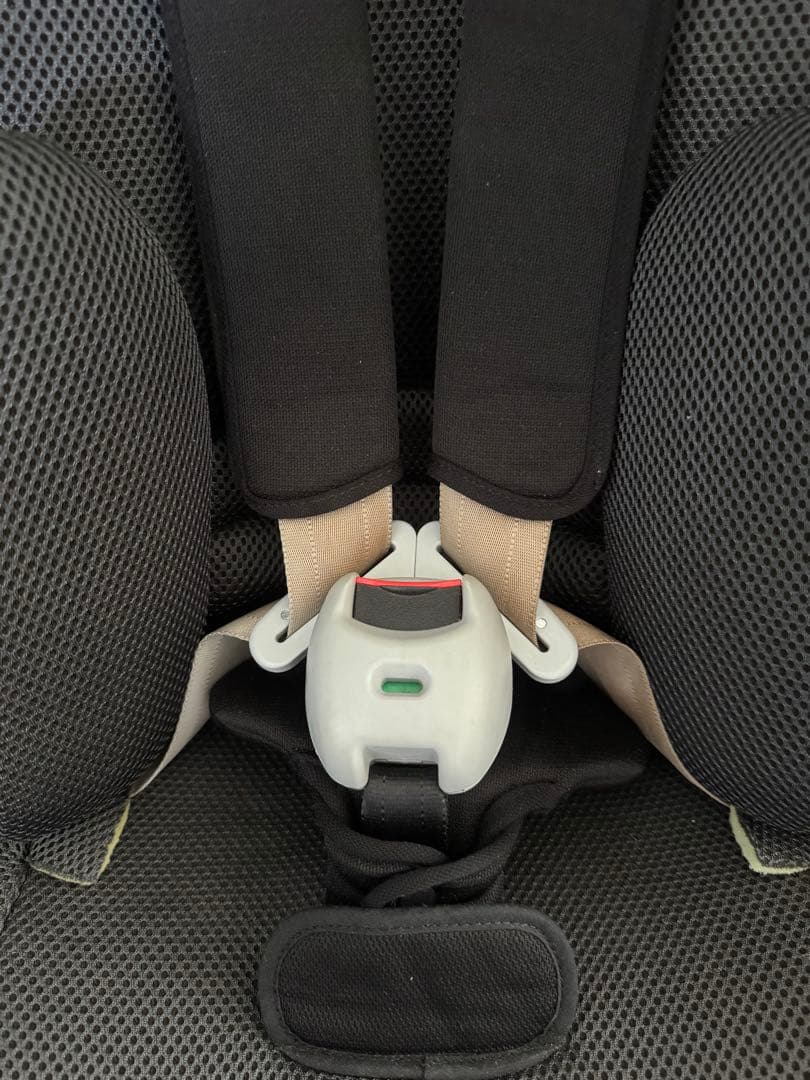 エールべべスイングムーンプレミアムチャイルドシート ブラック/グレー