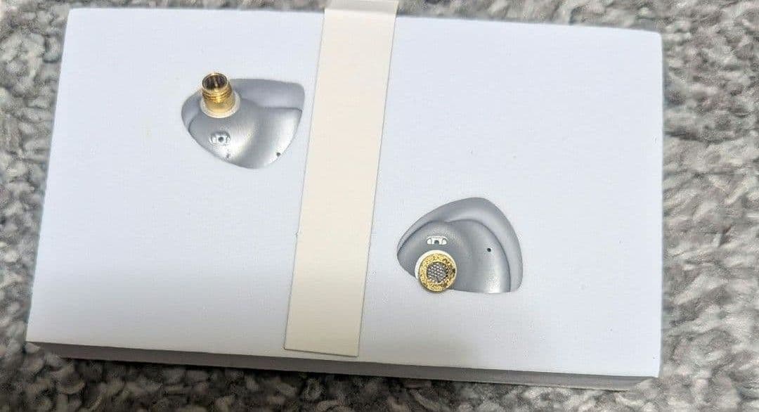 有線イヤホン Aria 2 シルバー