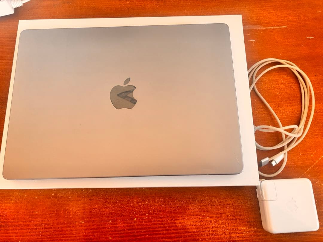 Macbook Pro M1 Pro 14インチ スペースグレイ512GB